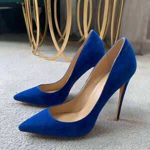 Lovely royal blue heels. Very good condition. Size 8. Brand FSJ.